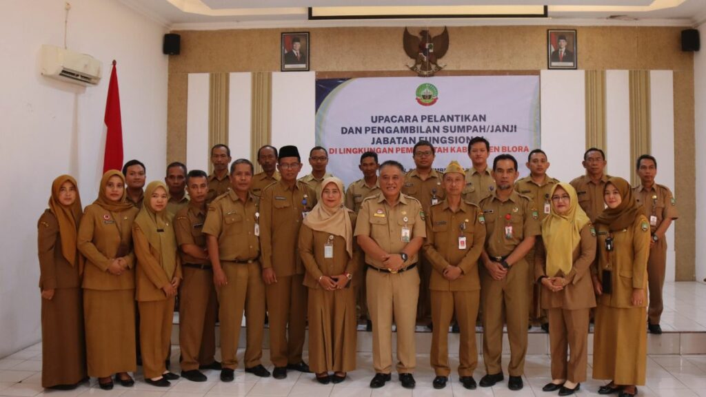 Sekda Blora Lantik 17 PNS ke Jabatan Fungsional 1024x576 1