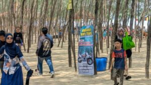 Lonjakan Wisatawan di Pantai Pasir Putih Wates Selama Libur Nataru Mencapai 100 1024x576 1