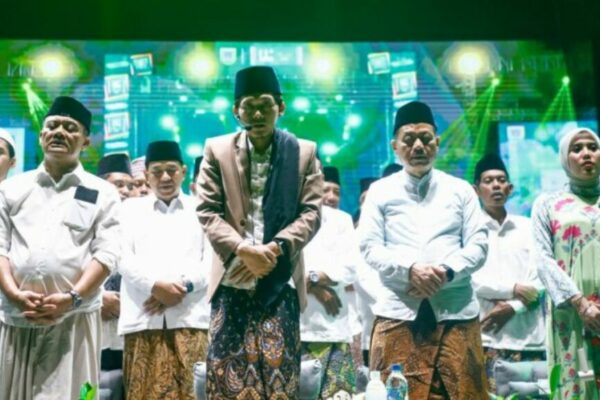 Halalbihalal Kudus Dihadiri Gubernur Gus Iqdam Pemimpin Itu Harus Dekat dengan Rakyat 1024x576 1