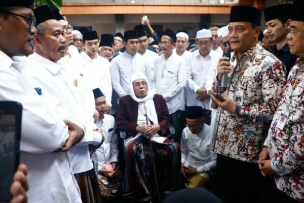 Pemakaman Hj Djamilah Baidhowi di Lasem, Dihadiri Tokoh-Tokoh Besar Jawa Tengah 8 Pemakaman Hj Djamilah Baidhowi di Lasem Dihadiri Tokoh Tokoh Besar Jawa Tengah 1024x576 1