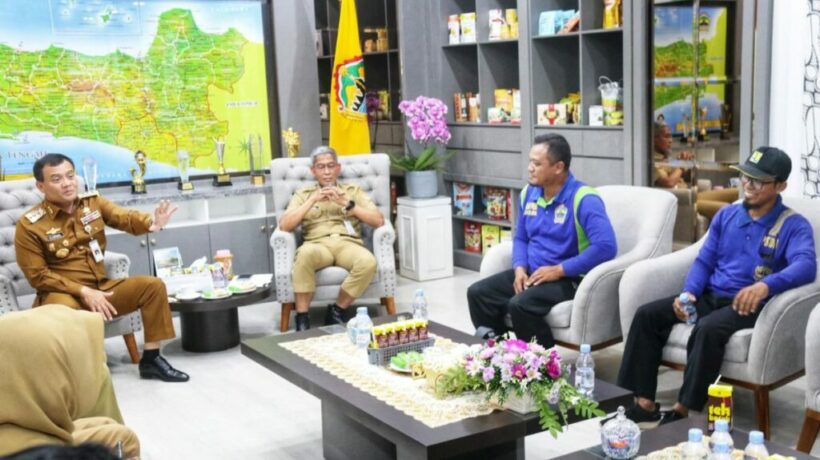 Tanggapi Unjuk Rasa Gubernur Jateng Siap Kawal Aspirasi Penjaga Pintu Air 1024x576 1