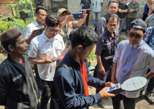 Tindaklanjuti Keluhan Warga PLN Ukur Jarak Aman dan Medan Magnet di Bawah SUTET