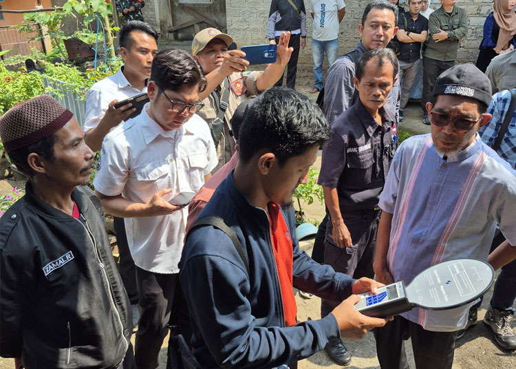 Tindaklanjuti Keluhan Warga PLN Ukur Jarak Aman dan Medan Magnet di Bawah SUTET