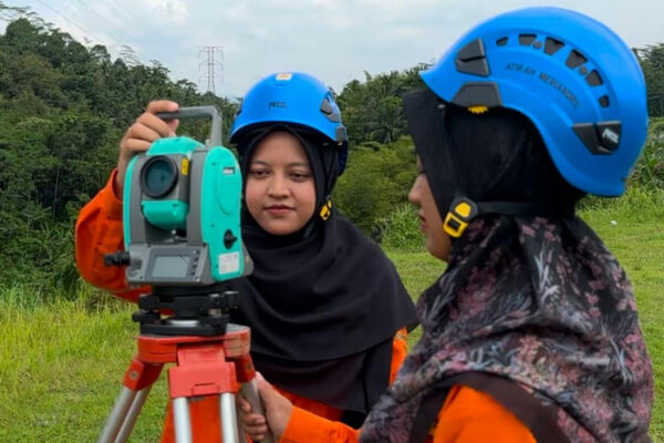 Wujudkan Peran Perempuan Tangguh Srikandi PLN UPT Purwokerto Terjun Langsung