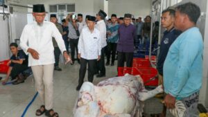 Baznas Jateng Olah 116 Sapi Kurban Jadi Kornet Targetkan 160 Ribu Kaleng untuk Warga 1024x576 1
