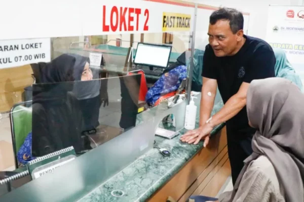 Gubernur Jateng Tinjau Layanan Fast Track RSUD Moewardi untuk Pasien Berkebutuhan Khusus 1024x576 1