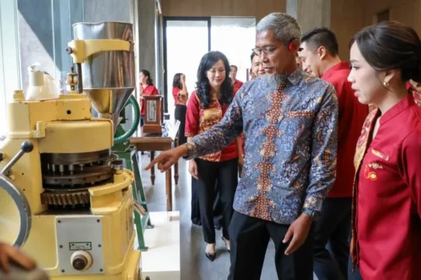 Sekda Jateng Dorong Industri Farmasi Kembangkan Obat Herbal Berbasis Kearifan Lokal 1024x576 1