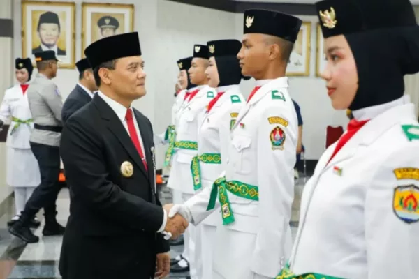 Gubernur Luthfi Kukuhkan 35 Anggota Paskibraka Jateng 2025 di Grhadika Bhakti Praja 8 Gubernur Luthfi Kukuhkan 35 Anggota Paskibraka Jateng 2025 di Grhadika Bhakti Praja 1024x576 1