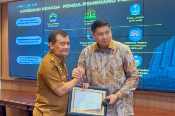 Pemprov Jateng Raih Penghargaan Nasional Program Perumahan Terbaik 1024x576 1