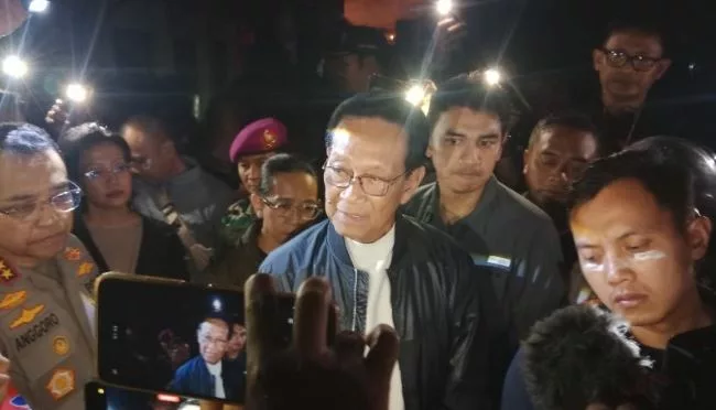 Sultan HB X Temui Pendemo Ajak Berdemokrasi Tanpa Kekerasan