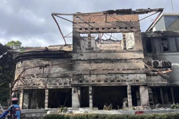 Wali Kota Bandung Sebut 5 Bangunan Rusak Berat Dibakar Pendemo