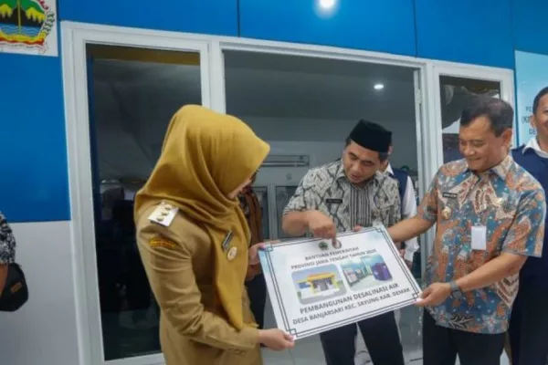 Pemprov Jateng Perluas Desalinasi Penuhi Kebutuhan Air Bersih untuk Warganya 11 Pemprov Jateng Perluas Desalinasi Penuhi Kebutuhan Air Bersih untuk Warganya