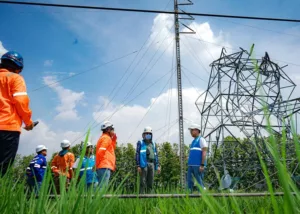 Gerak Cepat PLN Dirikan Tower Darurat Pulihkan Listrik Klaten Pascacuaca Ekstrem