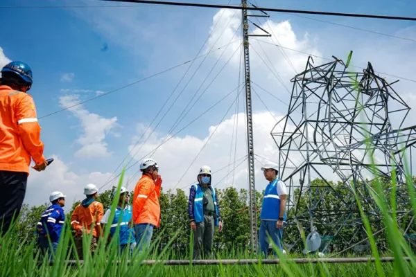 Gerak Cepat PLN Dirikan Tower Darurat Pulihkan Listrik Klaten Pascacuaca Ekstrem