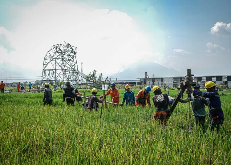 PLN Dirikan Tower Darurat Pulihkan Listrik Klaten Pascacuaca Ekstrem
