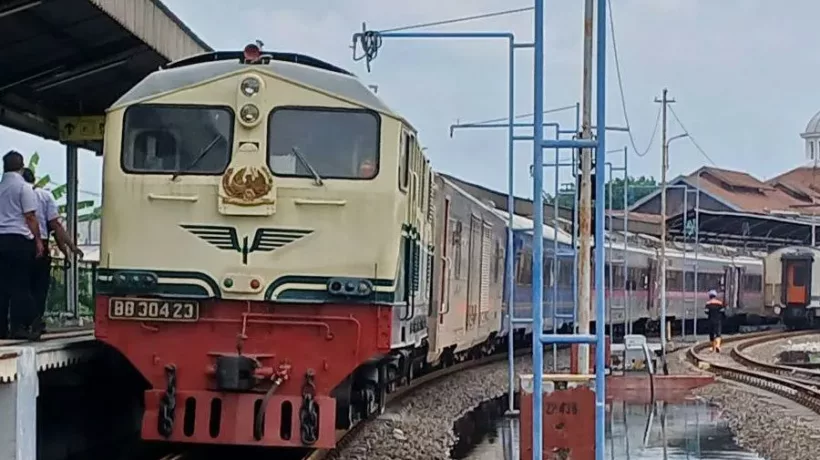 Perjalanan KA Dibatalkan dan Direkayasa Akibat Banjir Parah di Jalur Semarang 3 Perjalanan KA Dibatalkan dan Direkayasa Akibat Banjir Parah di Jalur Semarang