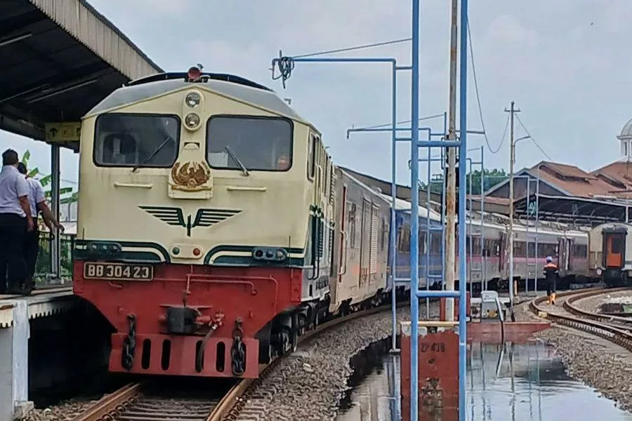 Perjalanan KA Dibatalkan dan Direkayasa Akibat Banjir Parah di Jalur Semarang 1 Perjalanan KA Dibatalkan dan Direkayasa Akibat Banjir Parah di Jalur Semarang
