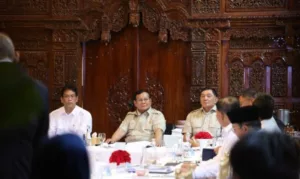 Prabowo Minta Menkeu Tinjau Ulang PP DHE dan Bahas Penerimaan Pajak