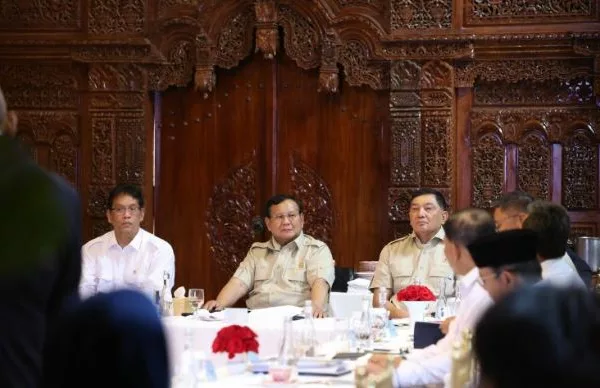 Prabowo Minta Menkeu Tinjau Ulang PP DHE dan Bahas Penerimaan Pajak