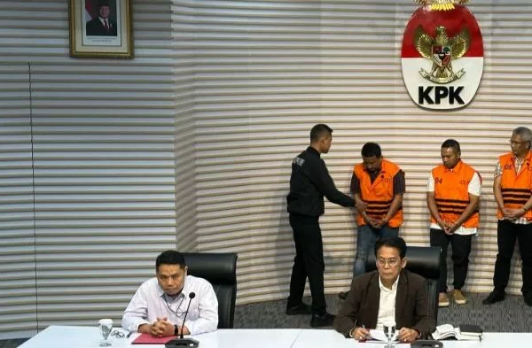 Gubernur Riau Resmi Jadi Tersangka Pakai Uang Pemerasan untuk ke Luar Negeri