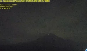 Pasca Erupsi Gunung Semeru Embuskan Asap Setinggi 1000 Meter