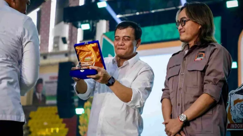 Tani Merdeka Indonesia Anugerahi Ahmad Luthfi sebagai Kepala Daerah Swasembada Pangan 1024x683 1