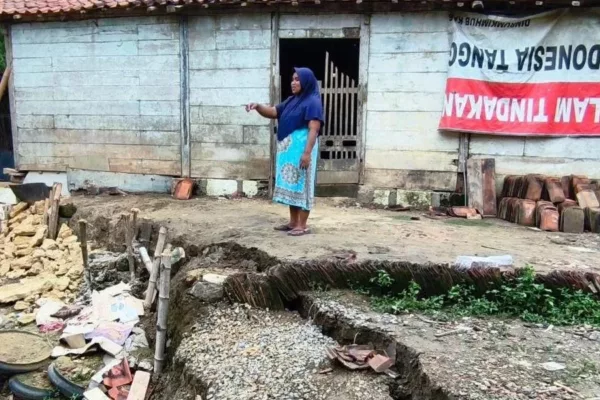 Tanah Bergerak di Blora Meluas Rekahan Baru Dekati Pemukiman Warga Ancam Kerusakan Lebih Parah