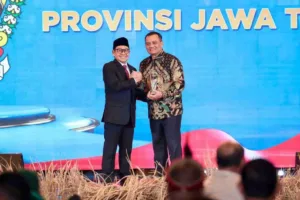 Gubernur Luthfi Raih Penghargaan Kesehatan Nasional atas Penurunan Stunting 1024x683 1