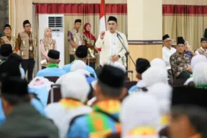 Taj Yasin Lepas Kloter Pertama Haji 2026 Asal Jateng dari Embarkasi Solo 1024x683 1