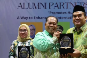 Bupati Blora Arief Rohman Terima Penghargaan Impactful UNNES Alumni Award 2026