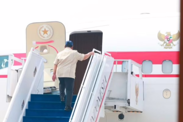 Prabowo Bertolak ke Kalimantan Tinjau Penanganan Karhutla