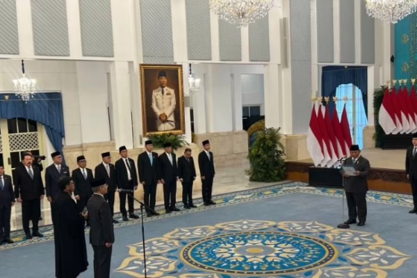Presiden Lantik Suahasil Nazara Jadi Menteri Keuangan Gantikan Purbaya